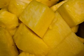 Mrożony ananas w kawałkach z dodatkiem cukru