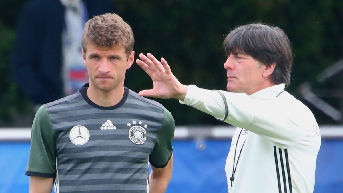 Zdjęcie okładkowe artykułu: Getty Images / Alexander Hassenstein / Na zdjęciu: Thomas Mueller (z lewej) i Joachim Loew (z prawej)