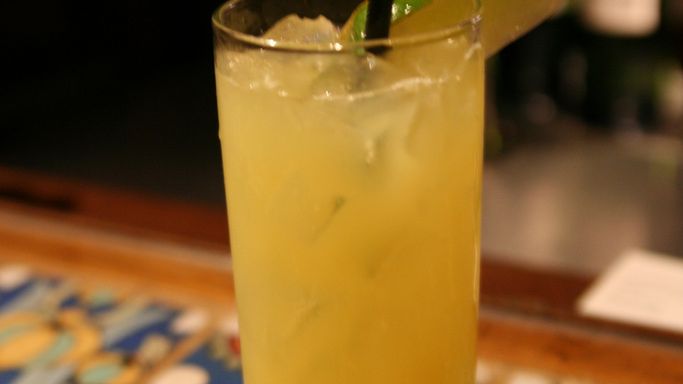 Sok ananasowy z soku zagęszczonego bez dodatku cukru, rozcieńczony wodą 1:3