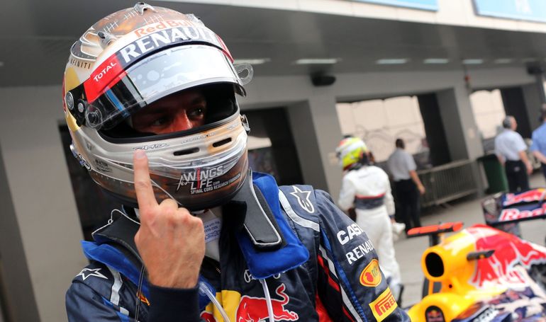 Popularny paluszek Sebastiana Vettela po szóstym zwycięstwie w obecnym sezonie