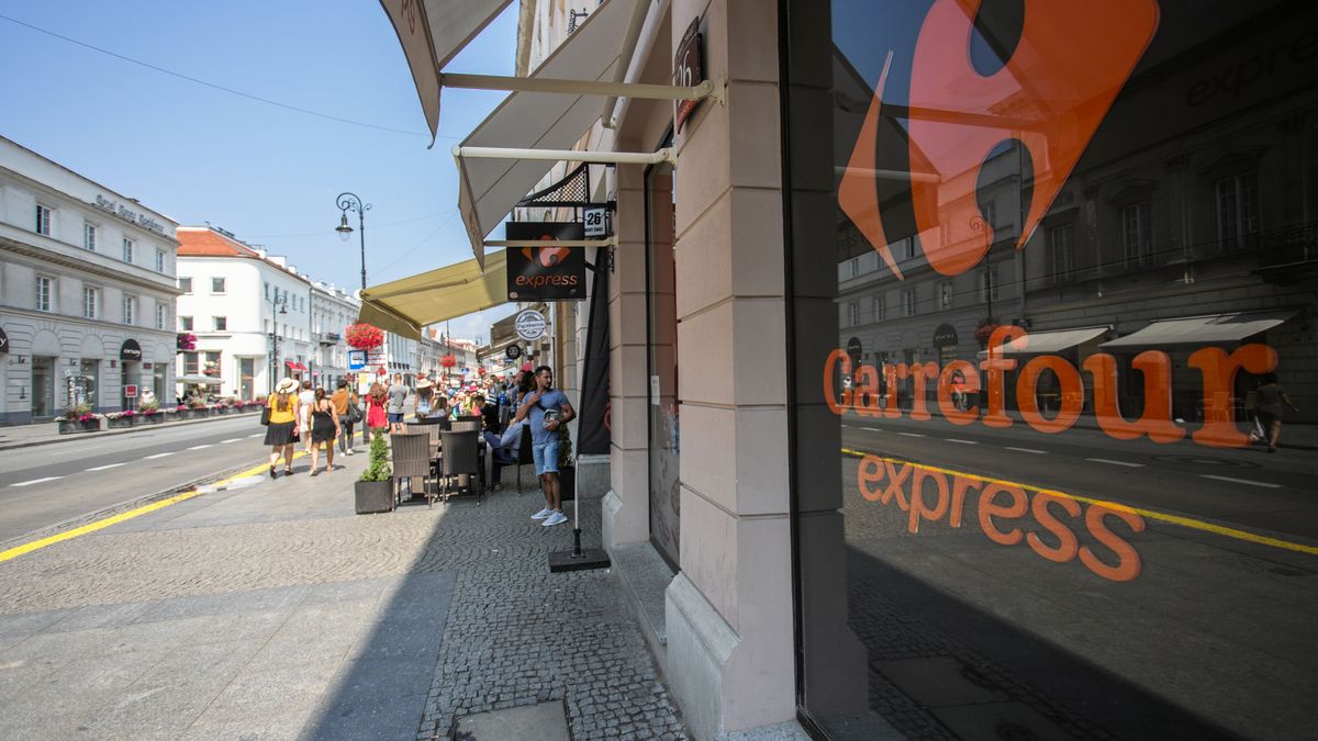 Franczyzobiorcy Carrefour kończą z "klubami czytelnika". W ten sposób omijali zakaz handlu w niedziele