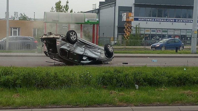 Dachowanie BMW na ul. Mełgiewskiej w Lublinie 17.05.2021