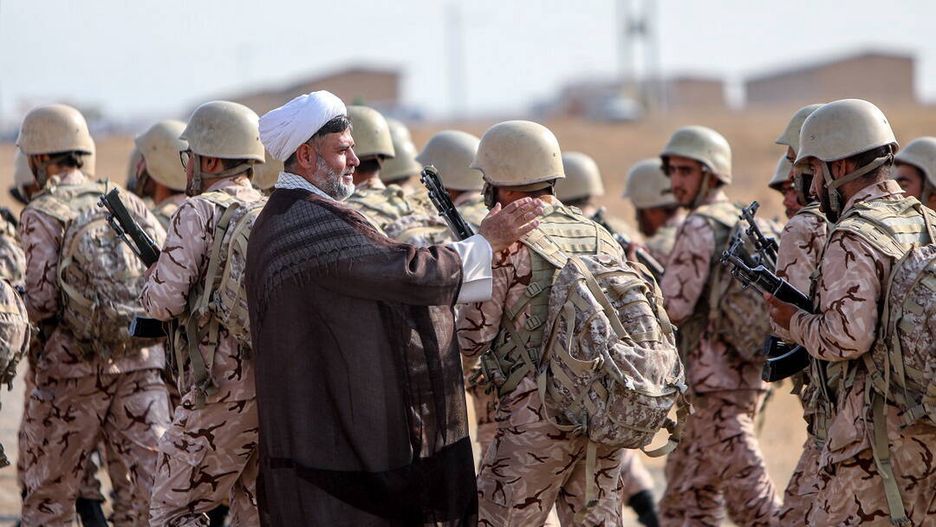 Iranian revolutionary guard corps (IRGC) holds military drill in Aras area
epa10251425 An undated handout photo made available by the Iranian revolutionary guard corps (IRGC) official website (Sepahnews) shows a cleric blessing soldiers during the IRGC ground forces military drill in the Aras area, eastern Azerbaijan province, Iran, Issued 18 October 2022. Iranian IRGC started a military drill from 17 October in Aras, which is located between Iran, Azerbaijan and Armenia borders following the recent tension between Azerbaijan and Armenia.  EPA/IRANIAN REVOLUTIONARY GUARD CORPS / HANDOUT  HANDOUT EDITORIAL USE ONLY/NO SALES 
Dostawca: PAP/EPA.
IRANIAN REVOLUTIONARY GUARD CORPS / HANDOUT