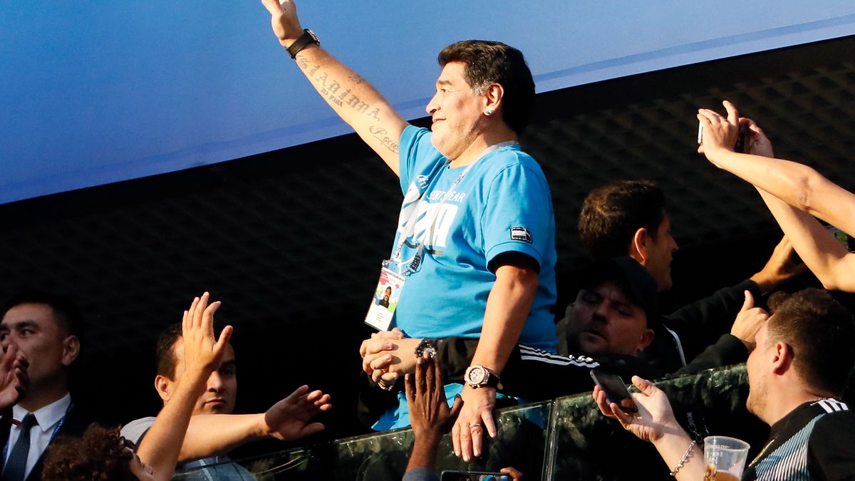 Zdjęcie okładkowe artykułu: PAP/EPA / ETIENNE LAURENT / Diego Maradona