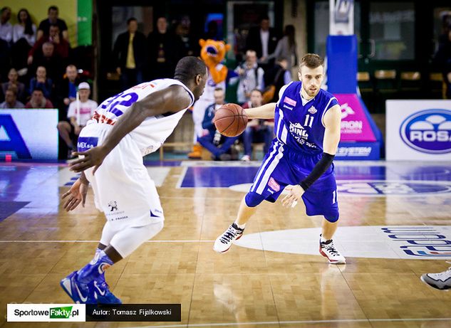 Paweł Kikowski (z piłką) to jeden z liderów szczecińskiej ekipy w tym sezonie. W ostatnim meczu zdobył 27 punktów.