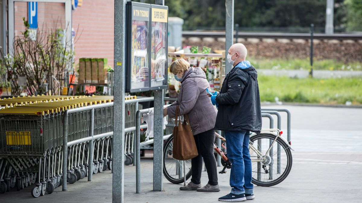 Od 15 października  w godzinach 10-12 zakupy zrobią tylko klienci, którzy ukończyli 65 lat