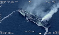 Uszkodzony rosyjski tankowiec stwarza zagrożenie. Jest wypełniony gazem