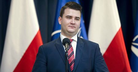 Spektakularna metamorfoza Misiewicza. Jest nie do poznania