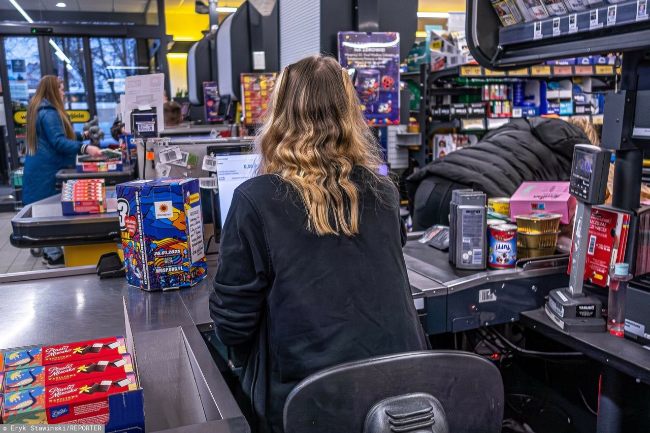 Pracownicy mówią, co przeżywają w grudniu. "Premii właściwie nie ma"