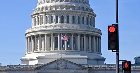 Wybory w USA. Z rakietnicą próbował wejść na Kapitol. Rosjanie wywołują alarmy