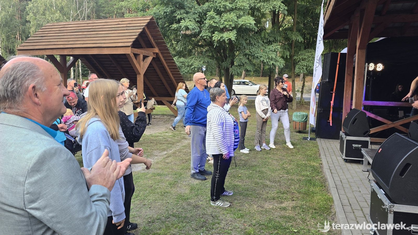 Piknik charytatywny nad jeziorem Lubiechowskim