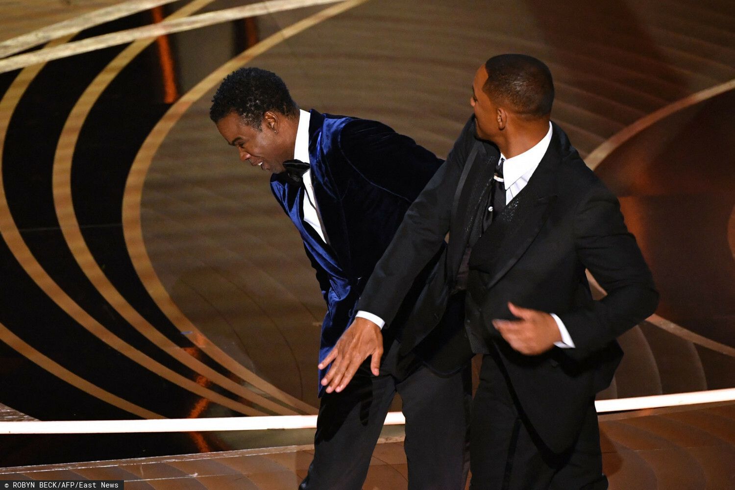 Will Smith uderzył Chrisa Rocka na scenie - Oscary 2022