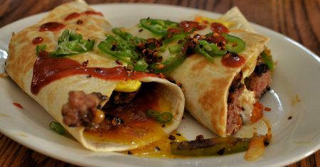 Burrito z wołowiną i fasolą przygotowane w mikrofalówce