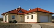 Dom piętrowy kontra parterowy. Funkcjonalność i koszty budowy