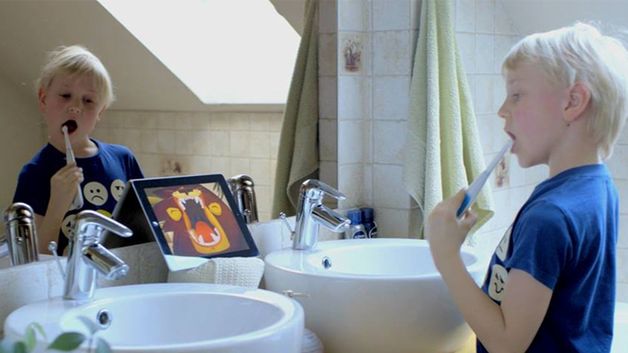 Polscy studenci stworzyli interaktywną szczoteczkę, która zachęci dzieci do mycia zębów 1