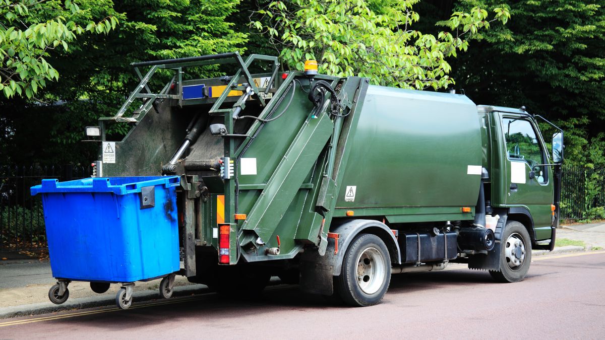 W śmieciarce w Gorzowie Wielkopolskim wybuchł pożar. 