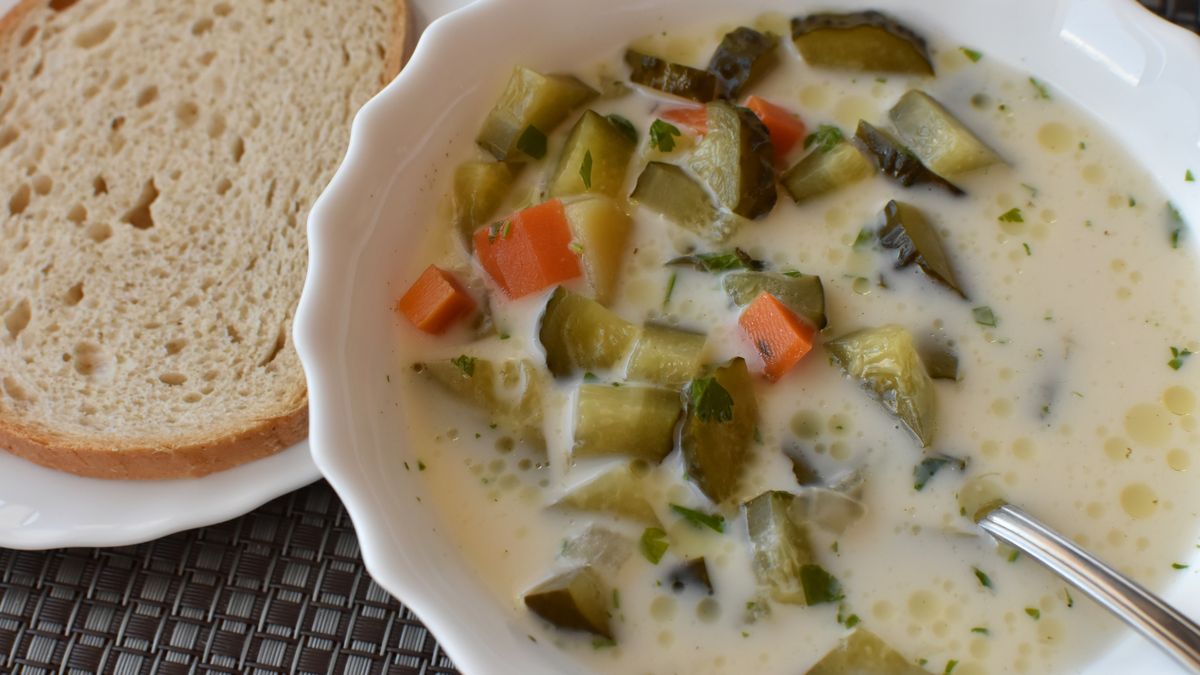 Przedwojenna ogórkowa jest o wiele prostsza do przygotowania