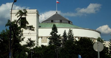 Nie jest idealna, ale jest najpopularniejsza. Co Polacy myślą o demokracji?