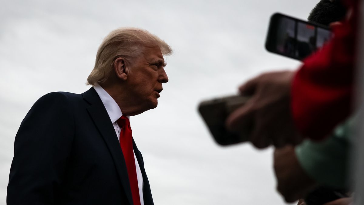 2025 Easter Egg Roll at the White House
epa12045184 US President Donald Trump speaks to reporters during the 2025 Easter Egg Roll on the South Lawn of the White House in Washington, DC, USA 21 April 2025.  EPA/SAMUEL CORUM / POOL 
Dostawca: PAP/EPA.
SAMUEL CORUM / POOL
celebration, tradition, party