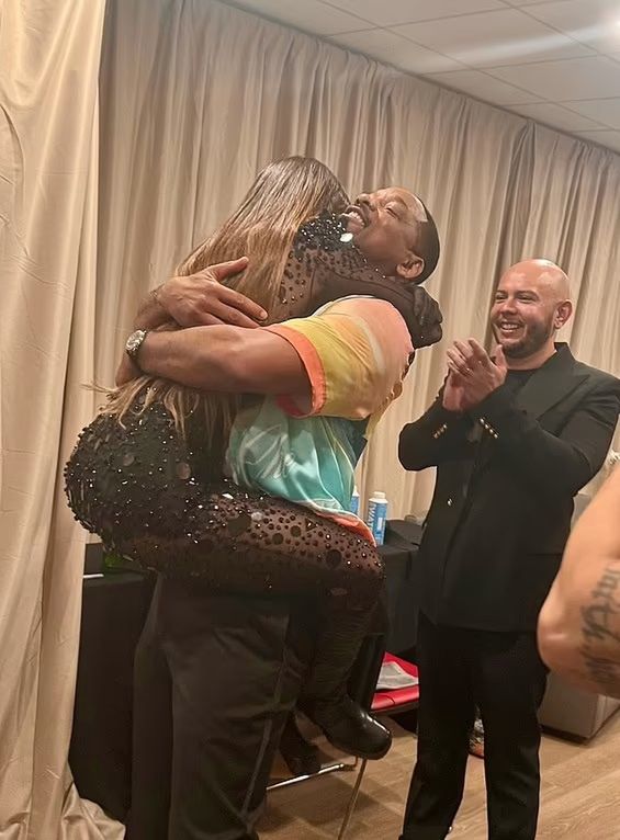 Will Smith i India Martínez za kulisami występu