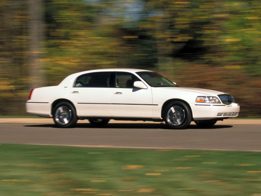 Nasz czarny koń w klasie sedanów - Lincoln Town Car