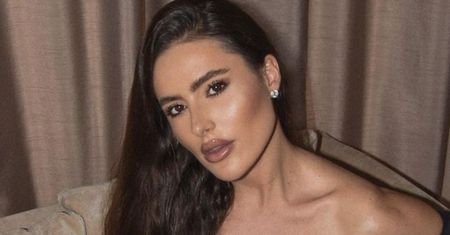 Celia Jaunat chwali się SZEŚCIOPAKIEM na wakacjach na Malcie, pozując przed lustrem w bikini (ZDJĘCIA)