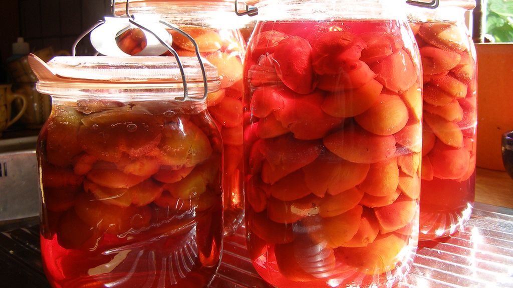 Śliwki w puszce w bardzo ciężkim syropie (owoce i płyn)