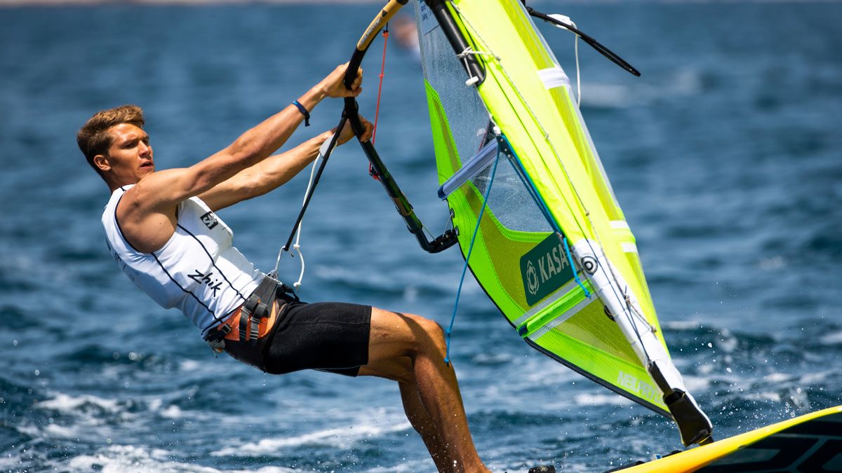 Zdjęcie okładkowe artykułu: Materiały prasowe / Richard Langdon / Sailing Energy / World Sailing / Na zdjęciu: Paweł Tarnowski w windsurfingowej, olimpijskiej klasie RS:X