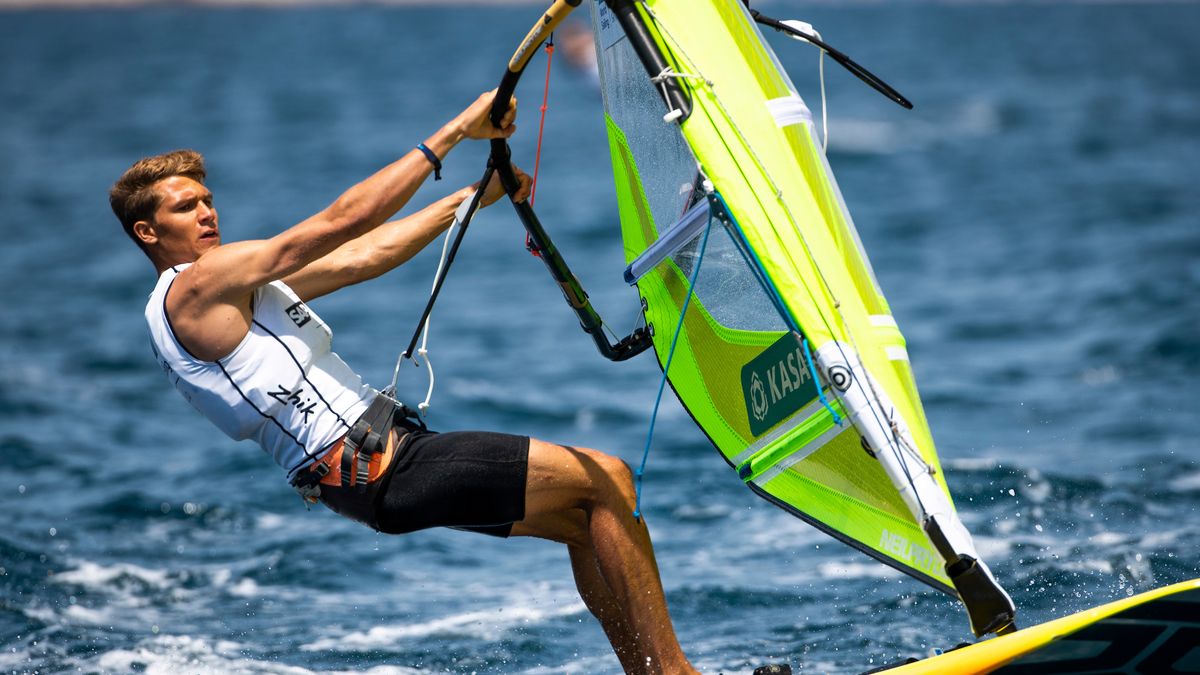 Materiały prasowe / Richard Langdon / Sailing Energy / World Sailing / Na zdjęciu: Paweł Tarnowski w windsurfingowej, olimpijskiej klasie RS:X