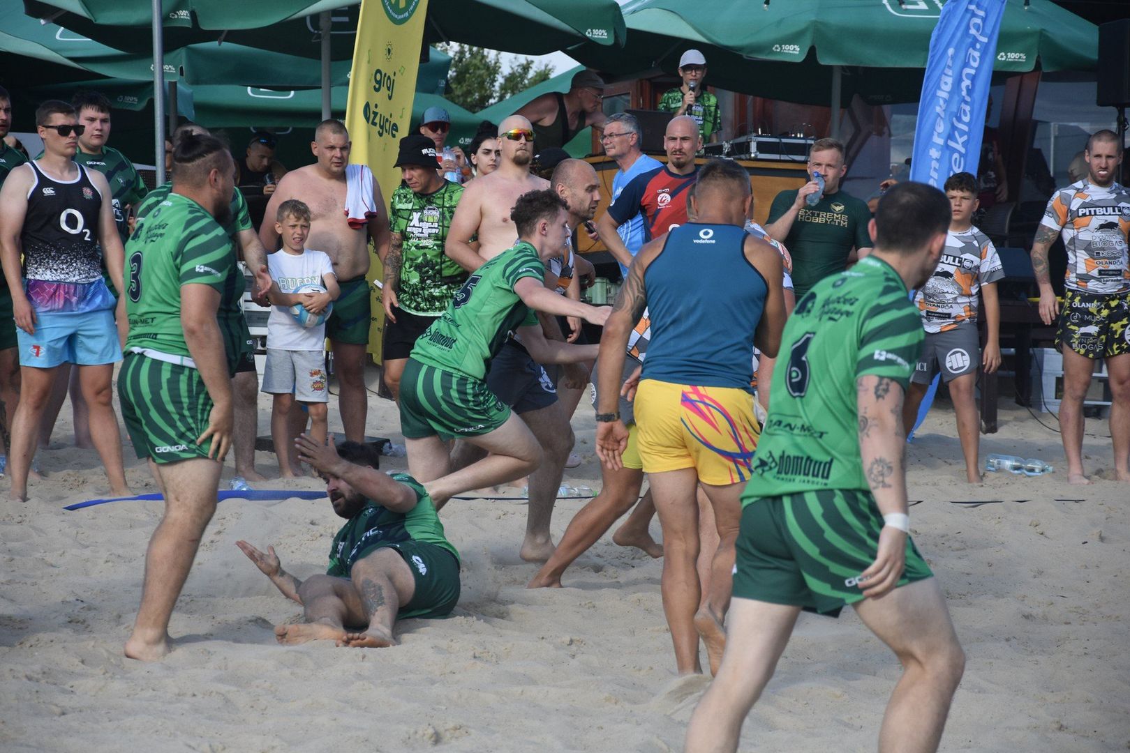 Sportowe emocje na Plaży Miejskiej w Śremie. Za nami Festiwal Sportu i dziesiąta edycja Beach Rugby [zdjęcia]