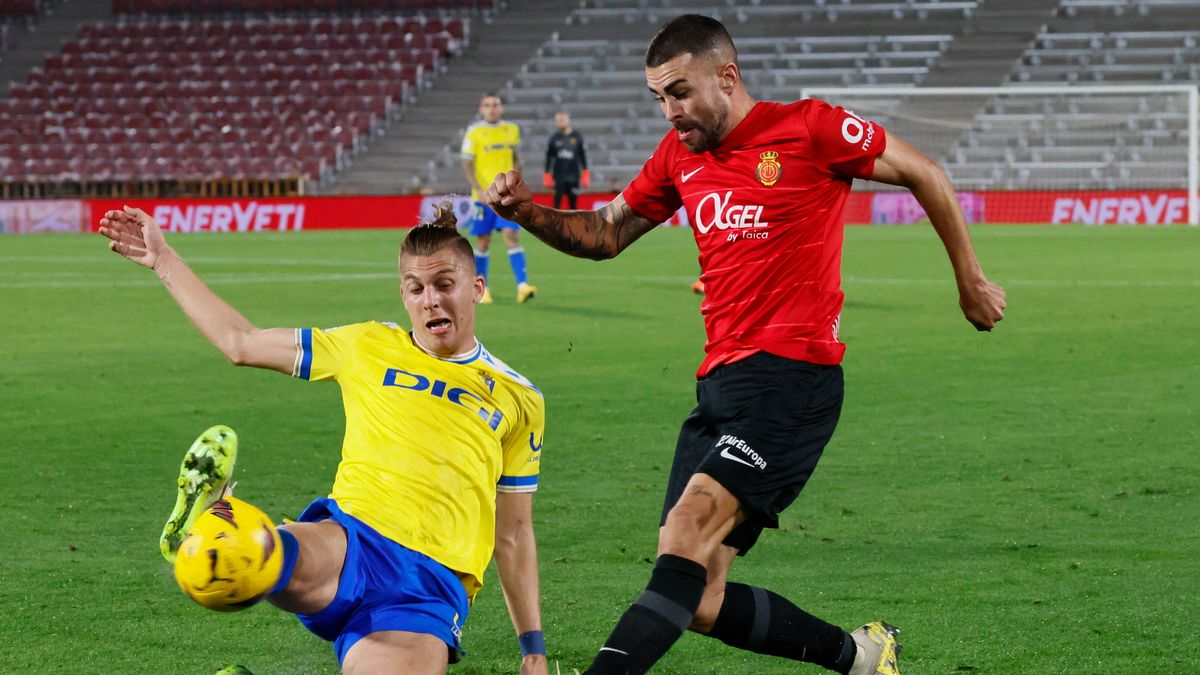 PAP/EPA / PAP/EPA/CATI CLADERA / Drużyny Mallorki i Cadizu odrobili ligowe zaległości