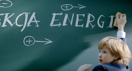 „Lekcja energi(i)” na piątkę reklamuje Grupę Energa (wideo)