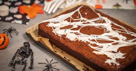 Brownie mumia na stole robi prawdziwą furorę. Dzieci będą zachwycone