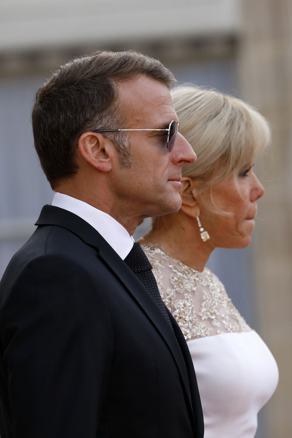 Emmanuel i Brigitte Macronowie witają króla Tajlandii z żoną