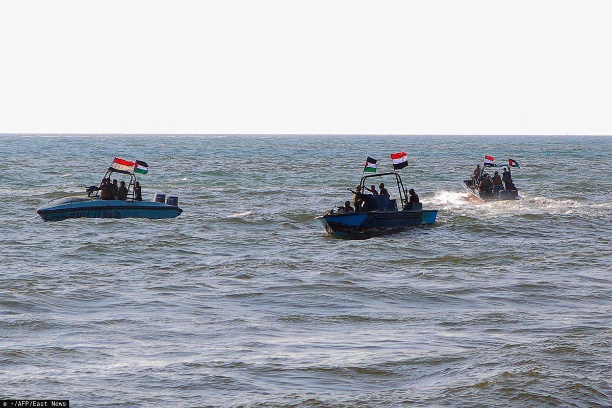 Członkowie jemeńskiej straży przybrzeżnej powiązanej z grupą Huti patrolują Morze Czerwone