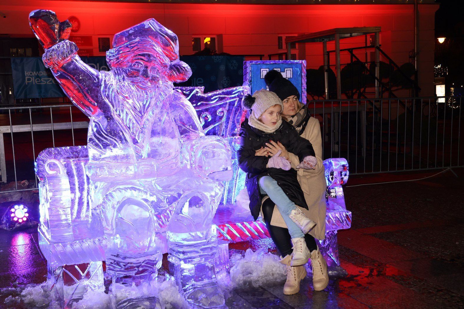 Pleszew z rzeźbą lodową autorstwa wicemistrza świata