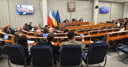 Kim jest senator i jakie pełni funkcje?
