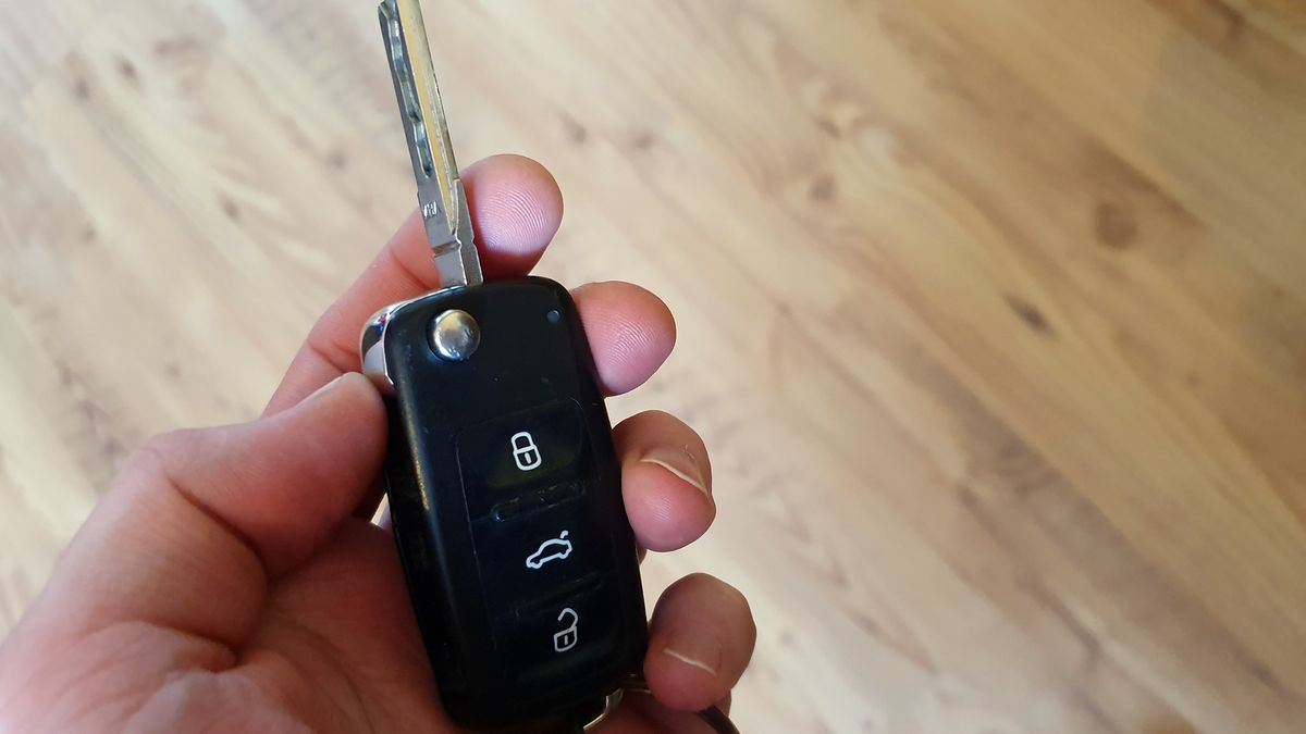 Jeden kluczyk to ryzyko. Kiedy się zgubi, nie ma jak korzystać z auta. Warto mieć drugi.
