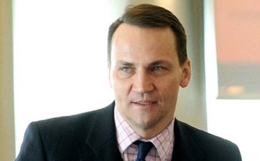 Sikorski: Tusk kazał przeprowadzić konsultacje nad ACTA