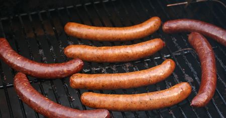 Wędzona pikantna kiełbasa z indyka