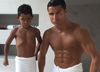 Syn Ronaldo pokazuje "klatę"...