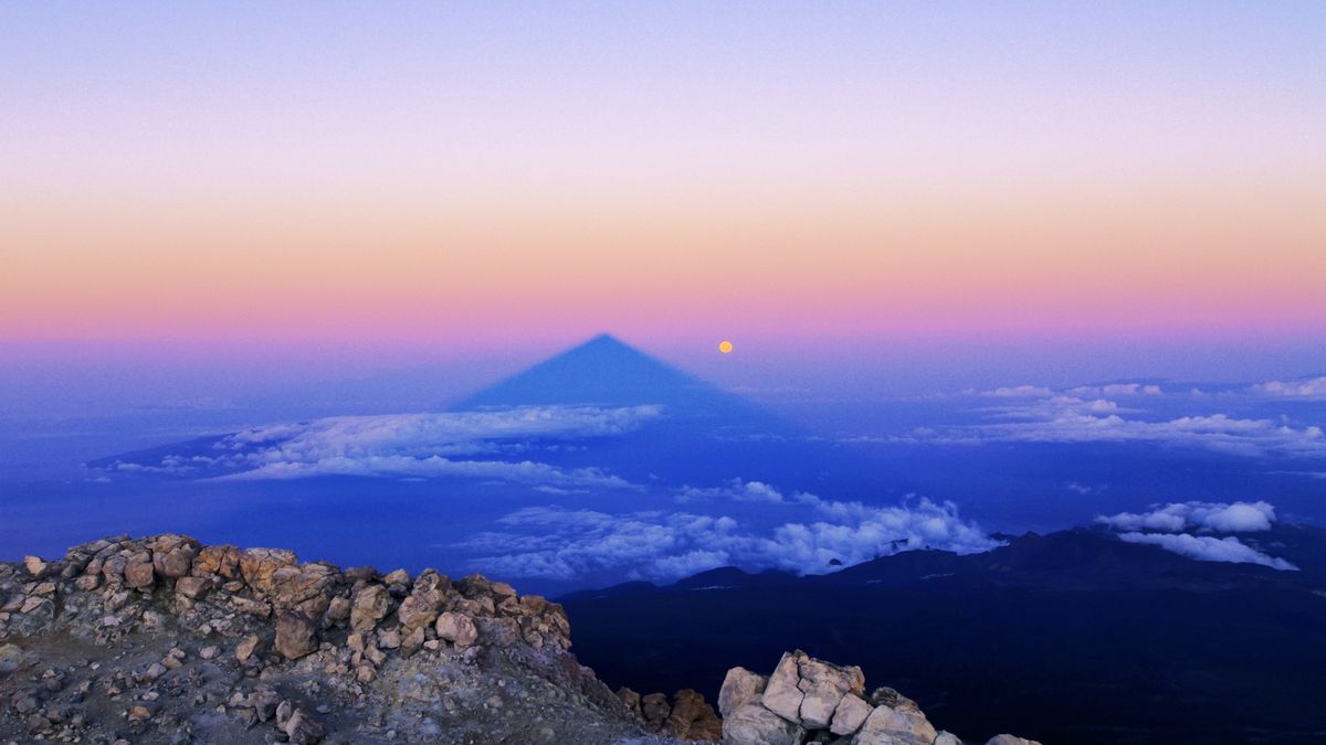 Wschód słońca i cień Teide