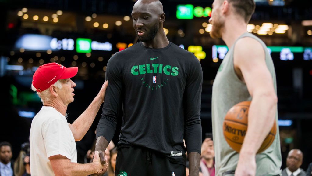 Zdjęcie okładkowe artykułu: Getty Images / Adam Glanzman / Na zdjęciu: Tacko Fall (w środku)