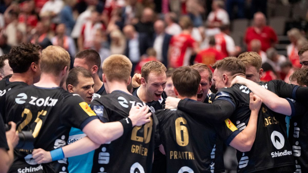 PAP/EPA / Bo Amstrup / Na zdjęciu: szczypiorniści Fuechse Berlin