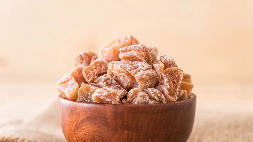 Suszone śliwki z dodatkiem cukru, na ciepło