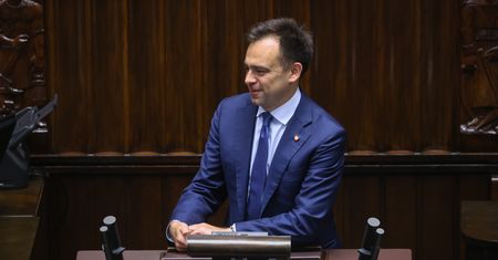 Partie w końcu dostaną pieniądze. Domański przekazał nowe wieści