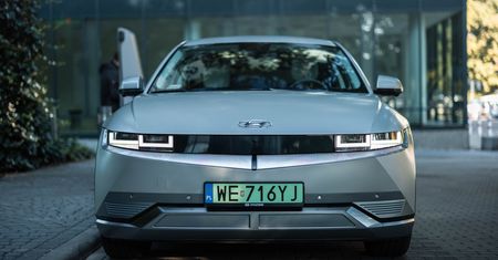 Pokonali Niemców w ich własną grę. Hyundai zgarnia tym modelem co się da