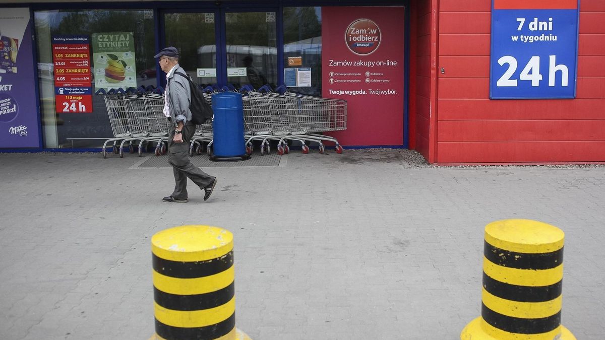 Widok zamkniętych sklepów i centrów handlowych wkrótce spowszednieje.