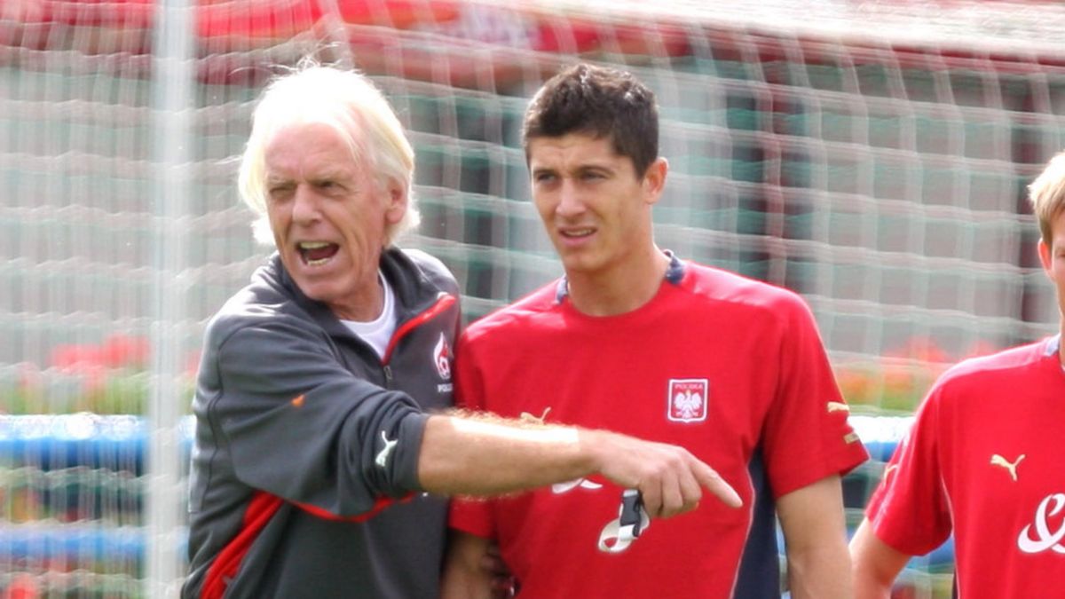 PAP / Adam Ciereszko / Leo Beenhakke i Robert Lewandowski na zgrupowaniu reprezentacji Polski w sierpniu 2008 roku