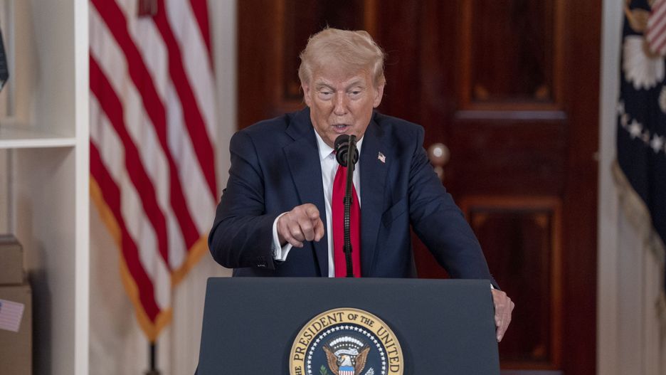 US President Trump delivers remarks during an 'Investing in America' event at the White House
epa12066194 US President Donald Trump delivers remarks during an 'Investing in America' event at the White House in Washington, DC, USA, 30 April 2025.  EPA/KEN CEDENO / POOL 
Dostawca: PAP/EPA.
KEN CEDENO / POOL
cabinet, meeting, white house, government, politics, ministers, flag, pin